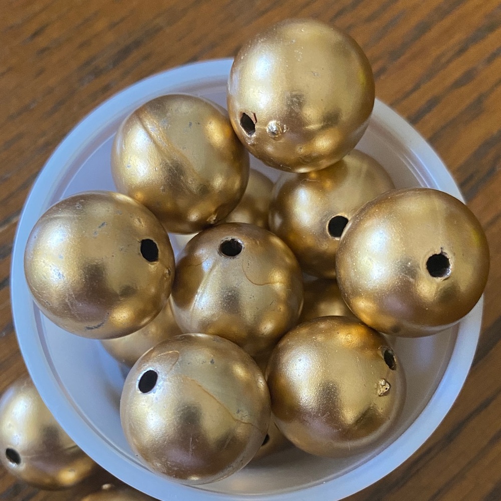 18 PIECES Large Gold Metallic Focal Beads